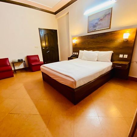 Fiesta Inn Hotel & Resorts Multan Exterior foto