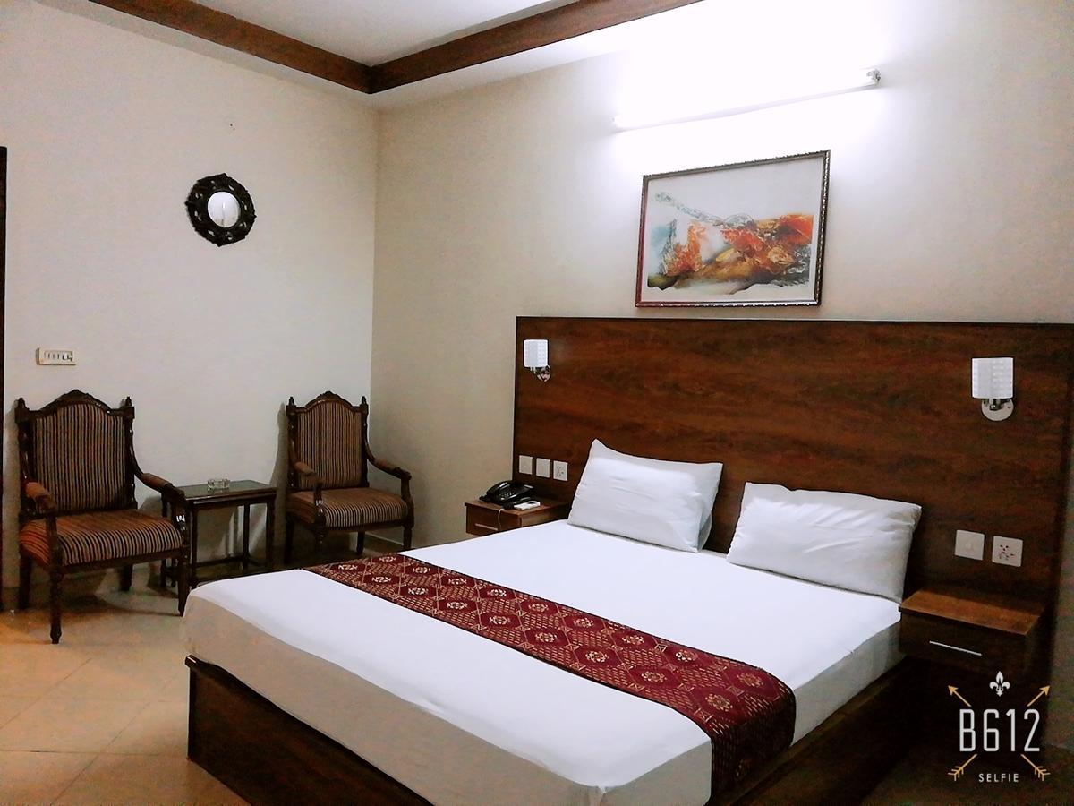 Fiesta Inn Hotel & Resorts Multan Exterior foto